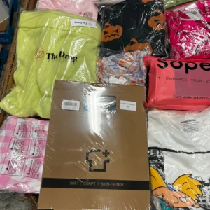 Alternative view of Amz Premium Clothing 500pcs