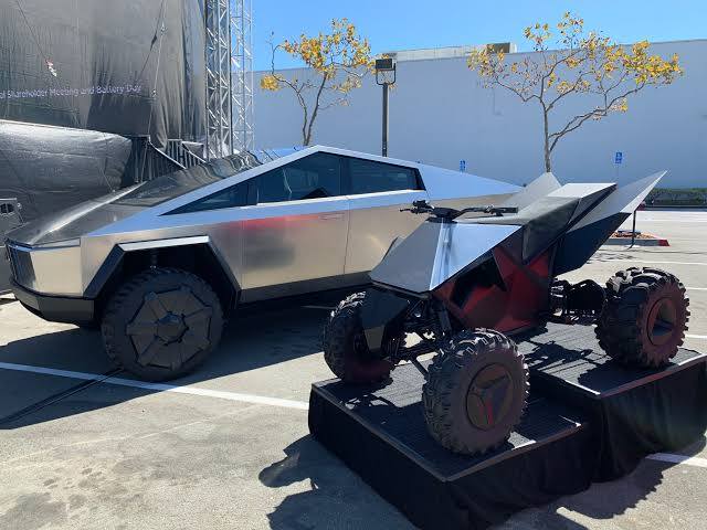 Tesla Cyberquad For Kids - Image 3