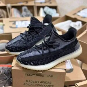 Alternative view of Yeezy Sneakers Pallets
