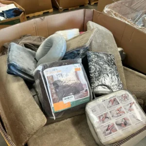 Alternative view of bed comforter Pallet